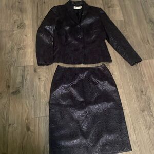 Travis Ayer’s suit set-blazer and skirt